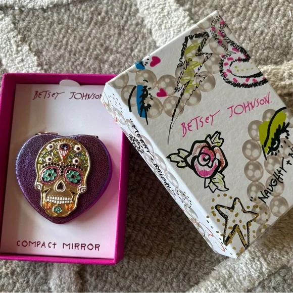 Betsey Johnson Purple Heart Skull Makeup Compact Mirrors - Picture 3 of 8